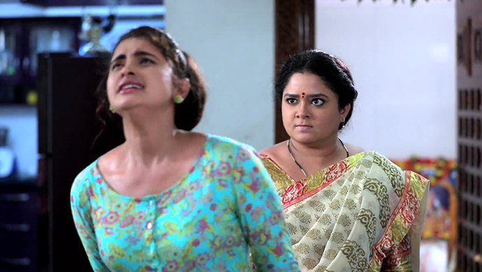 Subbi Counters Charu With Her Own Move
